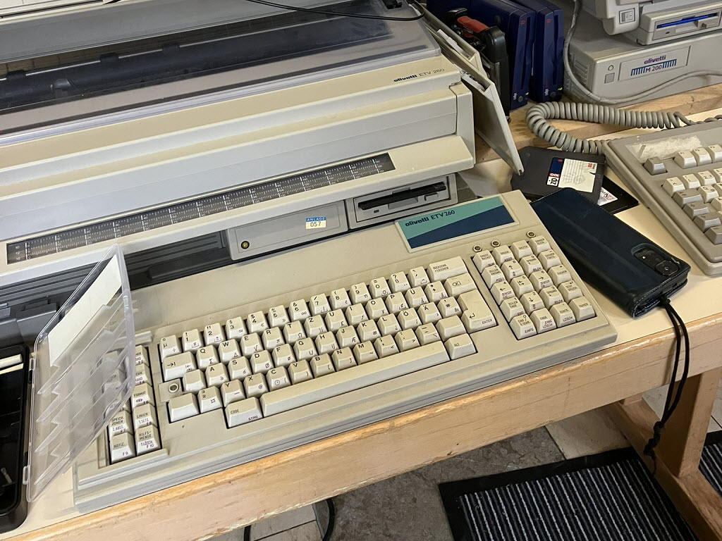 Olivetti ETV 260 Typewriter