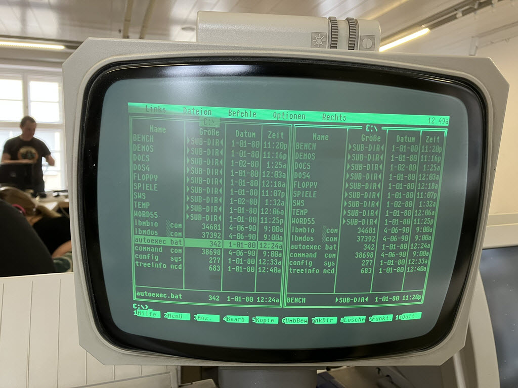 Olivetti ETV 260 Typewriter, Screen