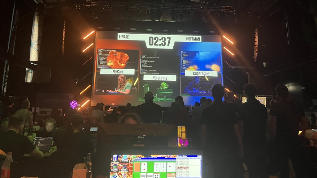 Watching the shader showdown to the beats of Hoffmann